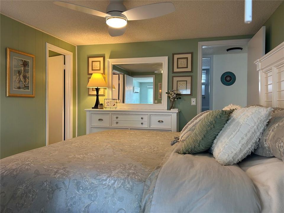 For Sale: $195,000 (2 beds, 2 baths, 1175 Square Feet)