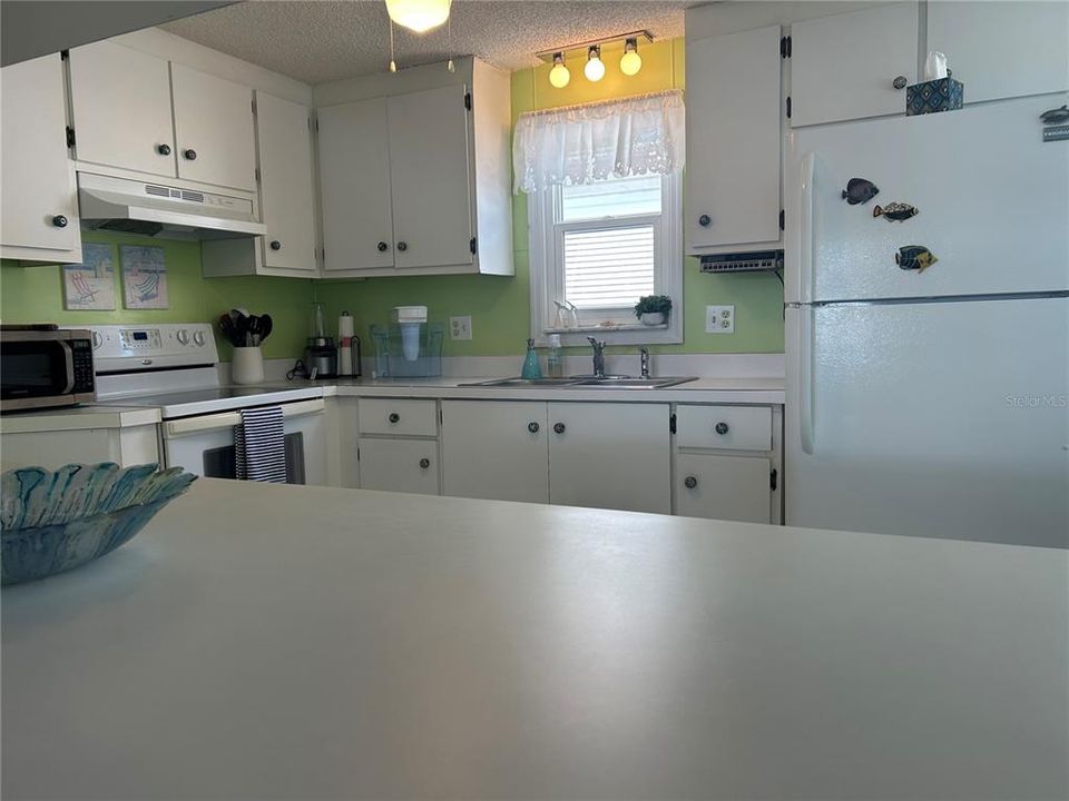 For Sale: $195,000 (2 beds, 2 baths, 1175 Square Feet)