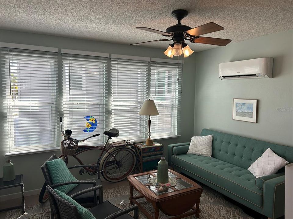 For Sale: $195,000 (2 beds, 2 baths, 1175 Square Feet)