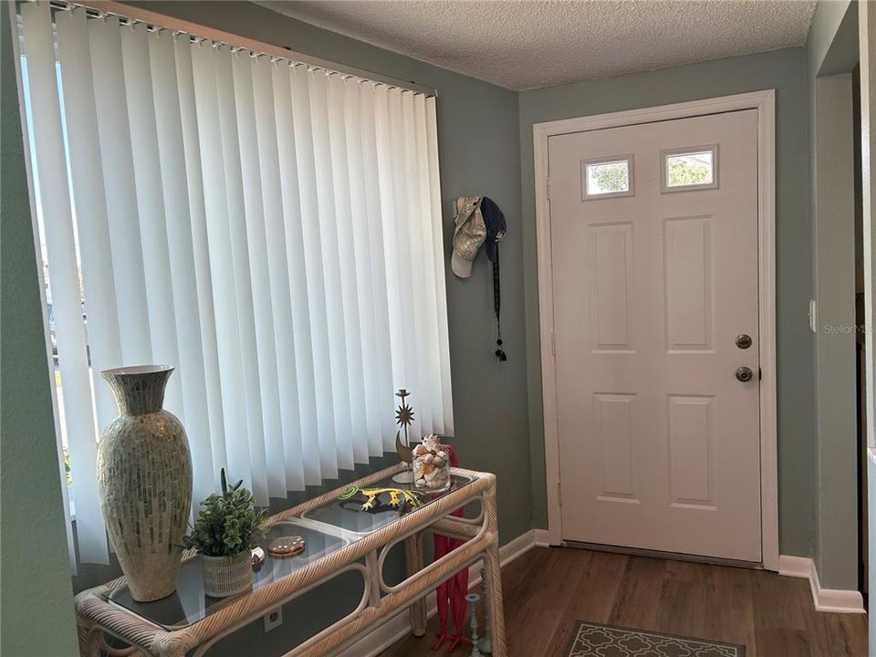 For Sale: $195,000 (2 beds, 2 baths, 1175 Square Feet)