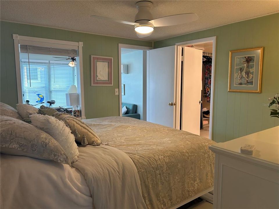 For Sale: $195,000 (2 beds, 2 baths, 1175 Square Feet)