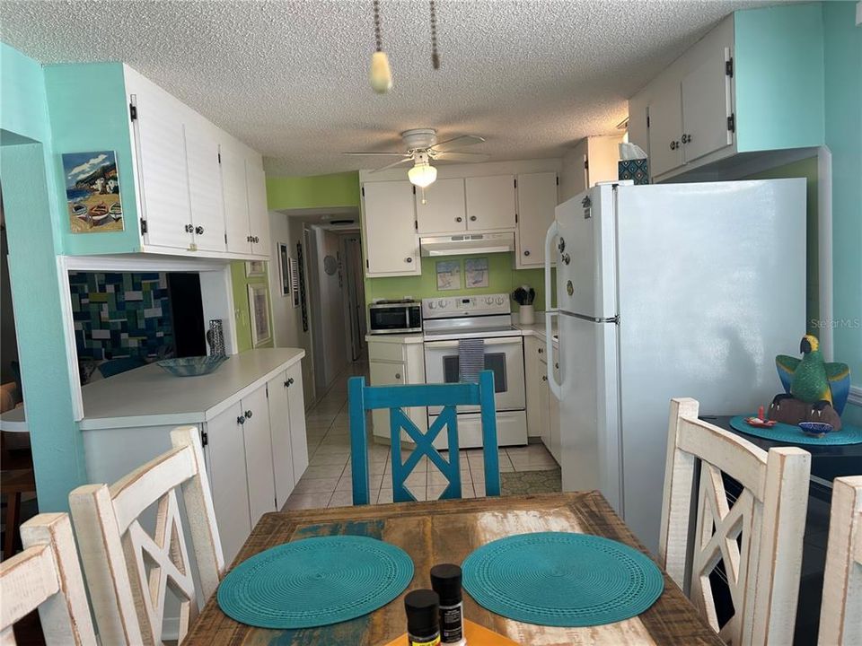 For Sale: $195,000 (2 beds, 2 baths, 1175 Square Feet)