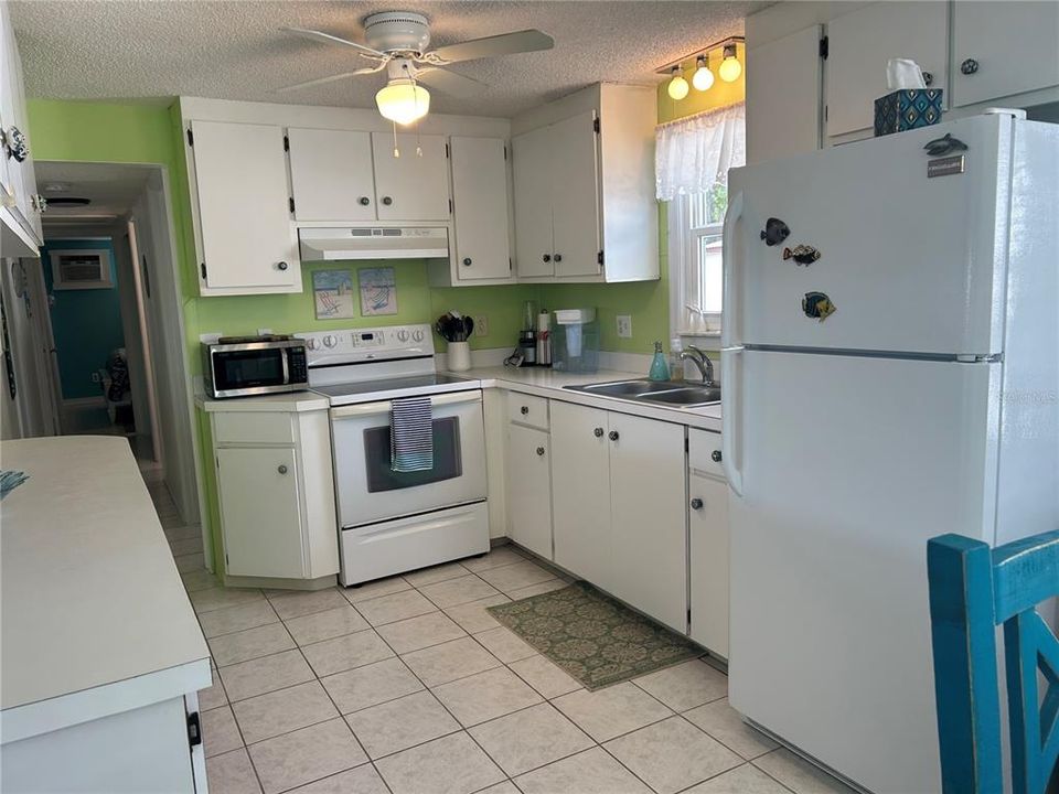 For Sale: $195,000 (2 beds, 2 baths, 1175 Square Feet)