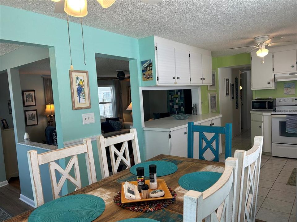 For Sale: $195,000 (2 beds, 2 baths, 1175 Square Feet)