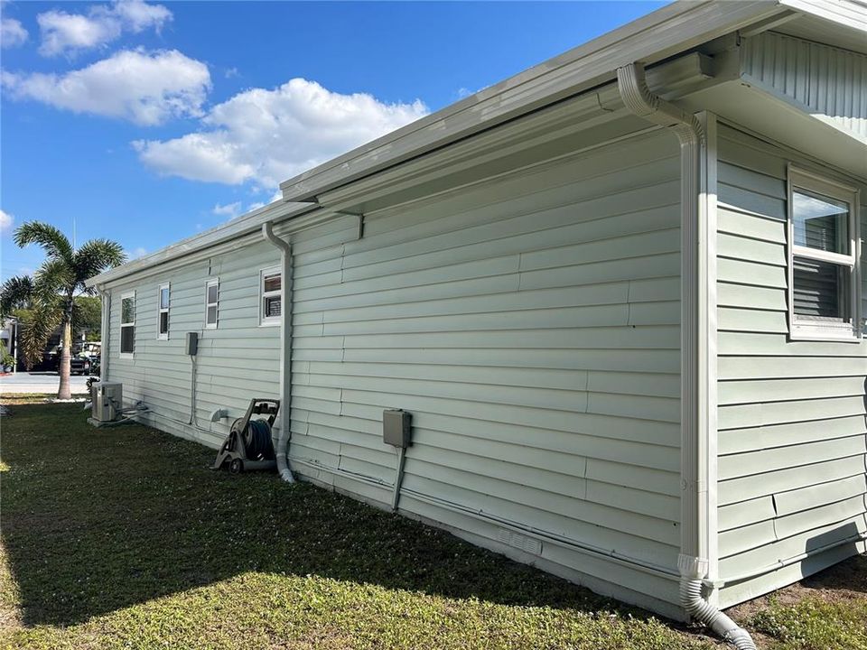 For Sale: $195,000 (2 beds, 2 baths, 1175 Square Feet)