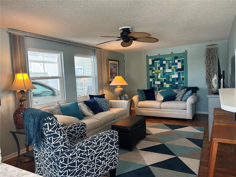 For Sale: $195,000 (2 beds, 2 baths, 1175 Square Feet)