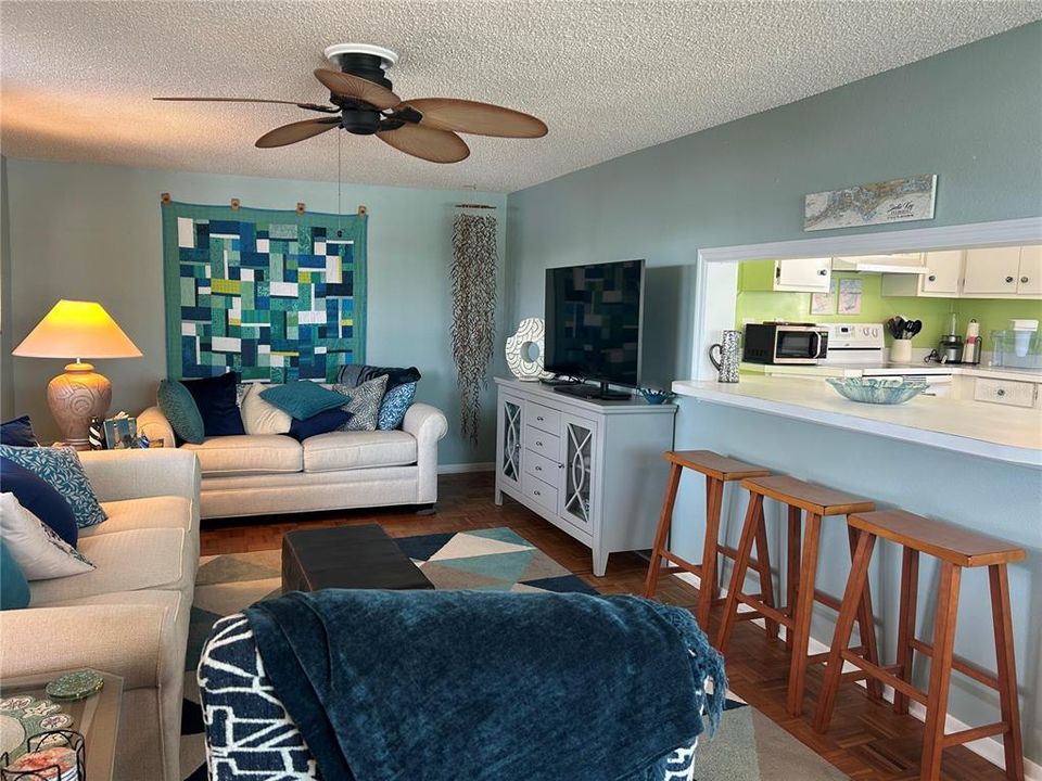 For Sale: $195,000 (2 beds, 2 baths, 1175 Square Feet)