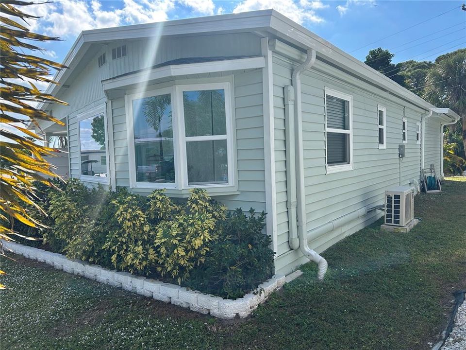 For Sale: $195,000 (2 beds, 2 baths, 1175 Square Feet)