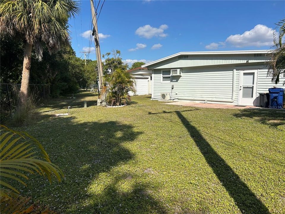 For Sale: $195,000 (2 beds, 2 baths, 1175 Square Feet)