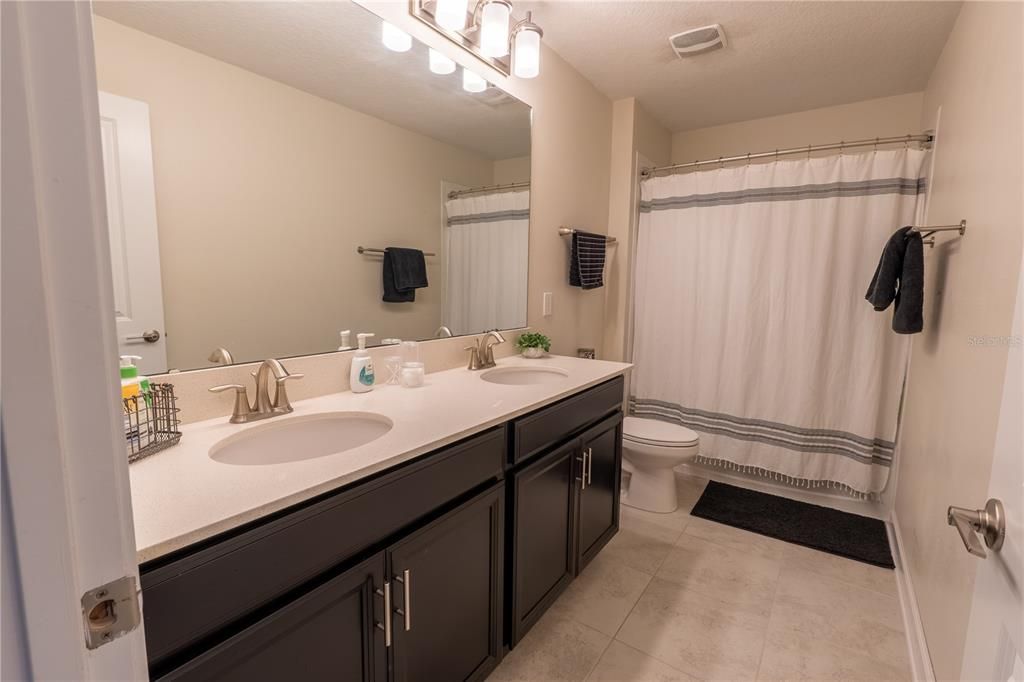 На продажу: $590,000 (5 спален, 3 ванн, 2461 Квадратных фут)