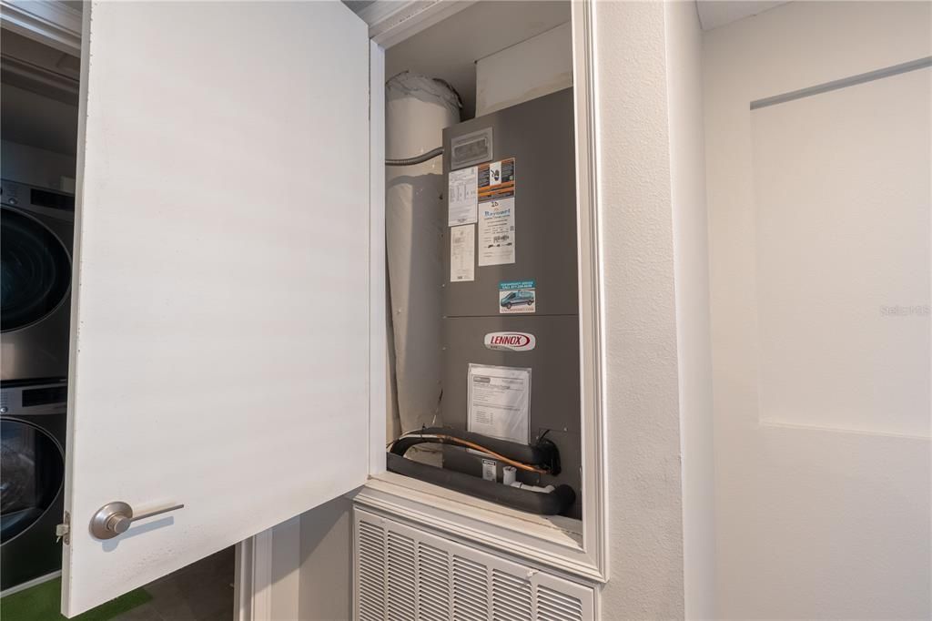 На продажу: $590,000 (5 спален, 3 ванн, 2461 Квадратных фут)