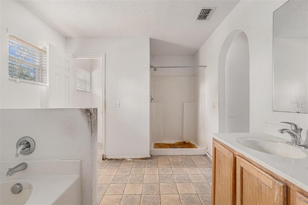 For Sale: $269,950 (3 beds, 2 baths, 2027 Square Feet)