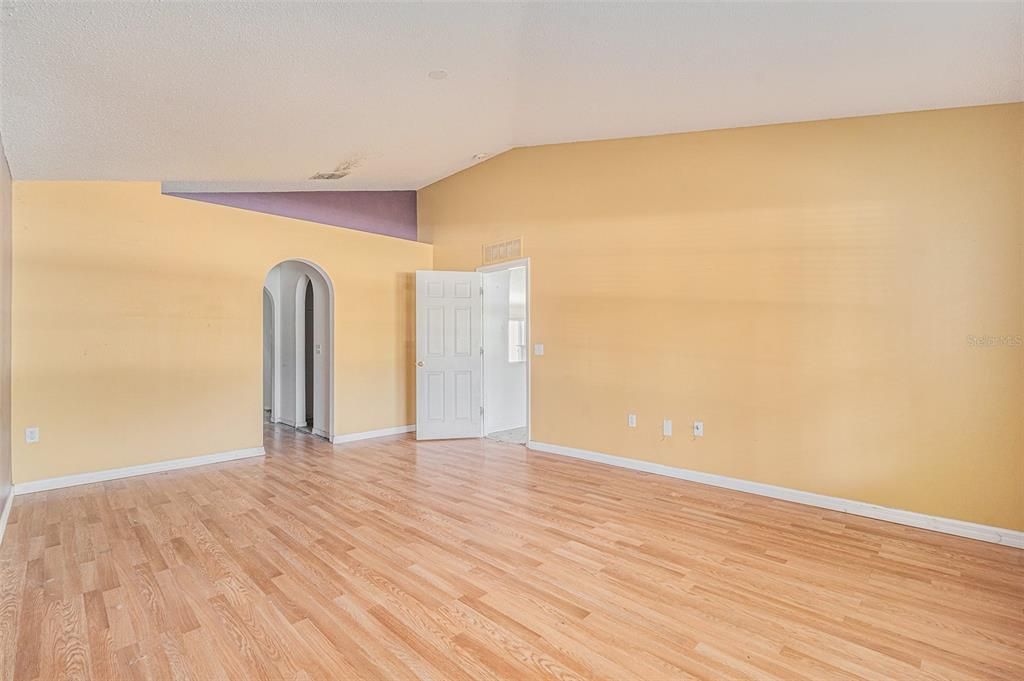 For Sale: $269,950 (3 beds, 2 baths, 2027 Square Feet)