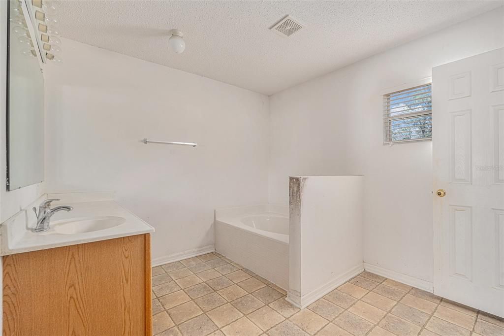 For Sale: $269,950 (3 beds, 2 baths, 2027 Square Feet)