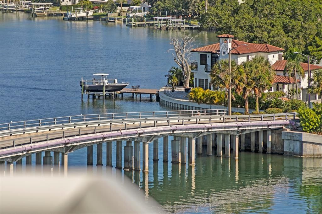 For Sale: $995,000 (2 beds, 2 baths, 1711 Square Feet)