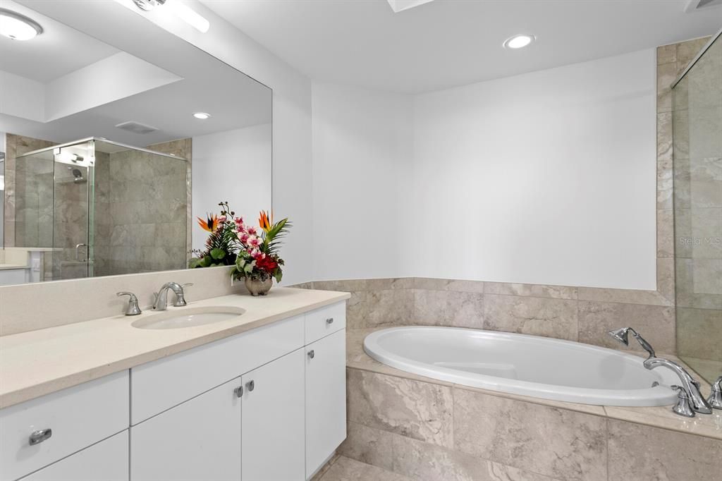 For Sale: $995,000 (2 beds, 2 baths, 1711 Square Feet)