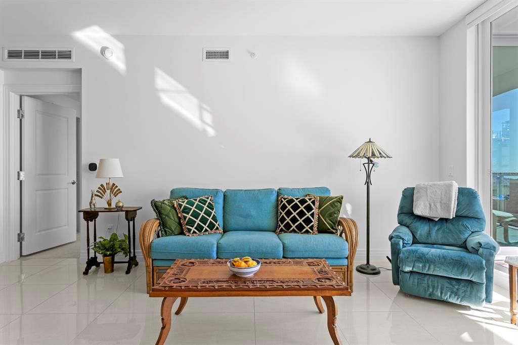 For Sale: $995,000 (2 beds, 2 baths, 1711 Square Feet)