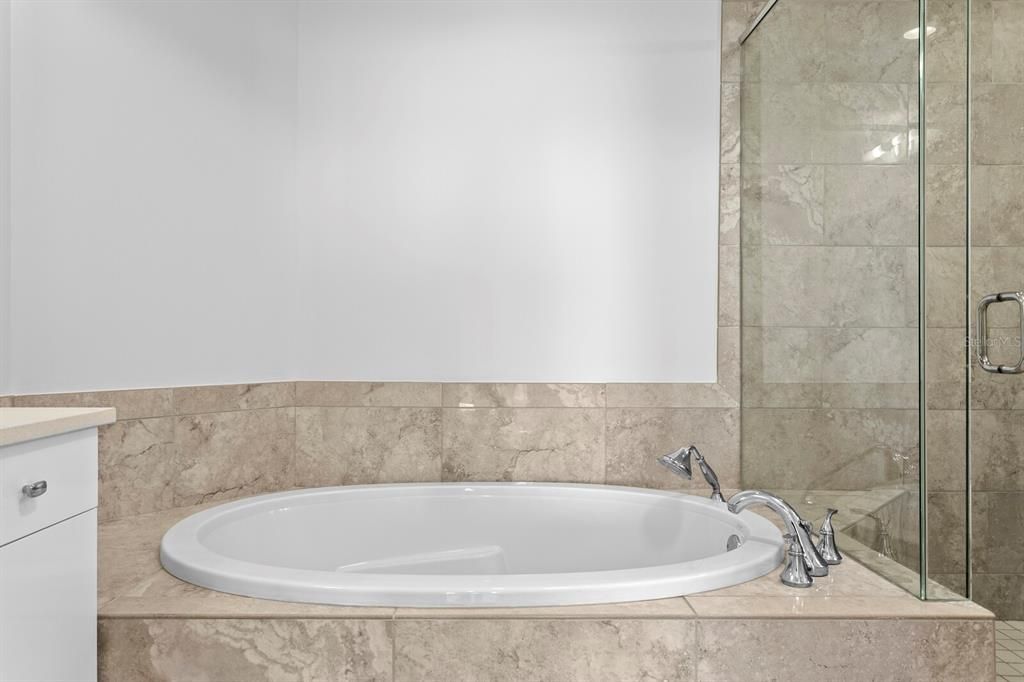 For Sale: $995,000 (2 beds, 2 baths, 1711 Square Feet)