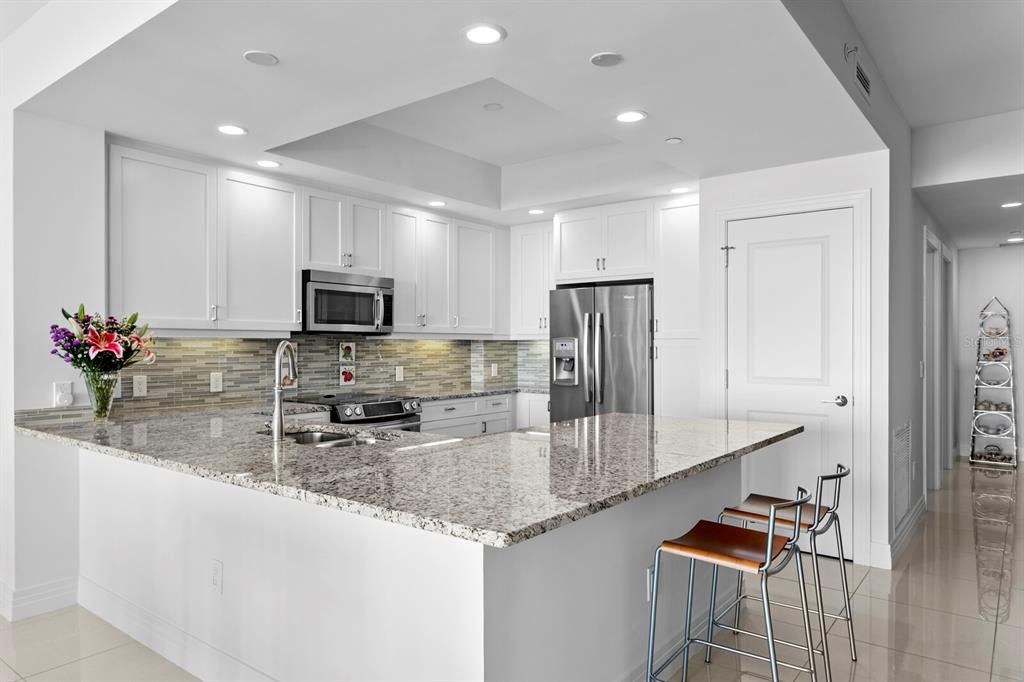 For Sale: $995,000 (2 beds, 2 baths, 1711 Square Feet)