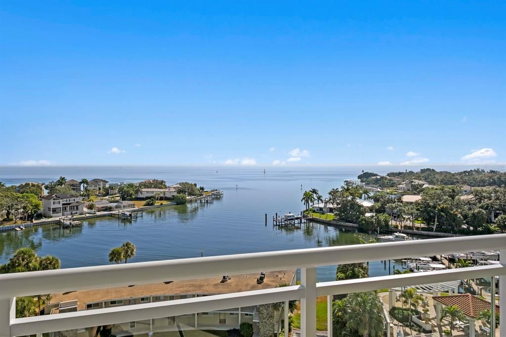 For Sale: $995,000 (2 beds, 2 baths, 1711 Square Feet)