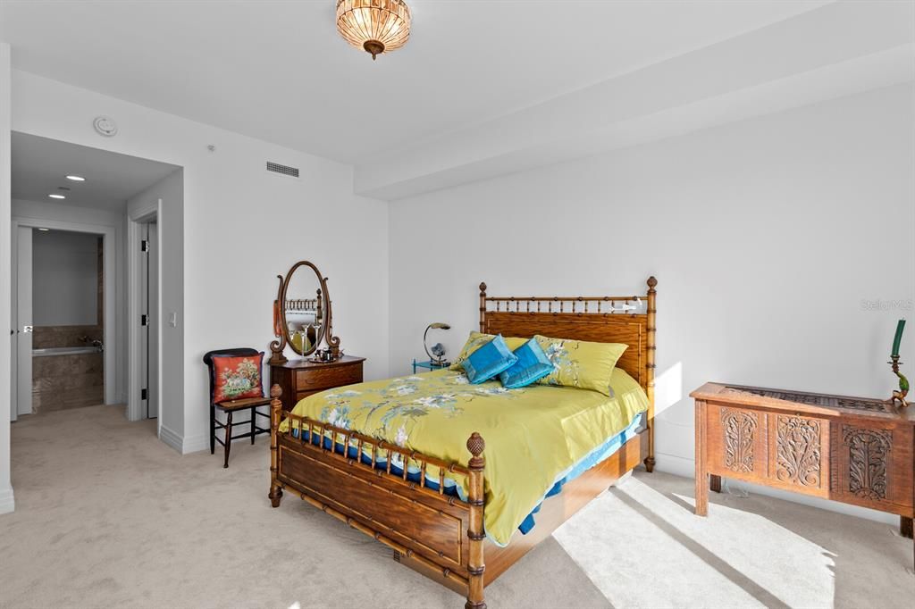 For Sale: $995,000 (2 beds, 2 baths, 1711 Square Feet)