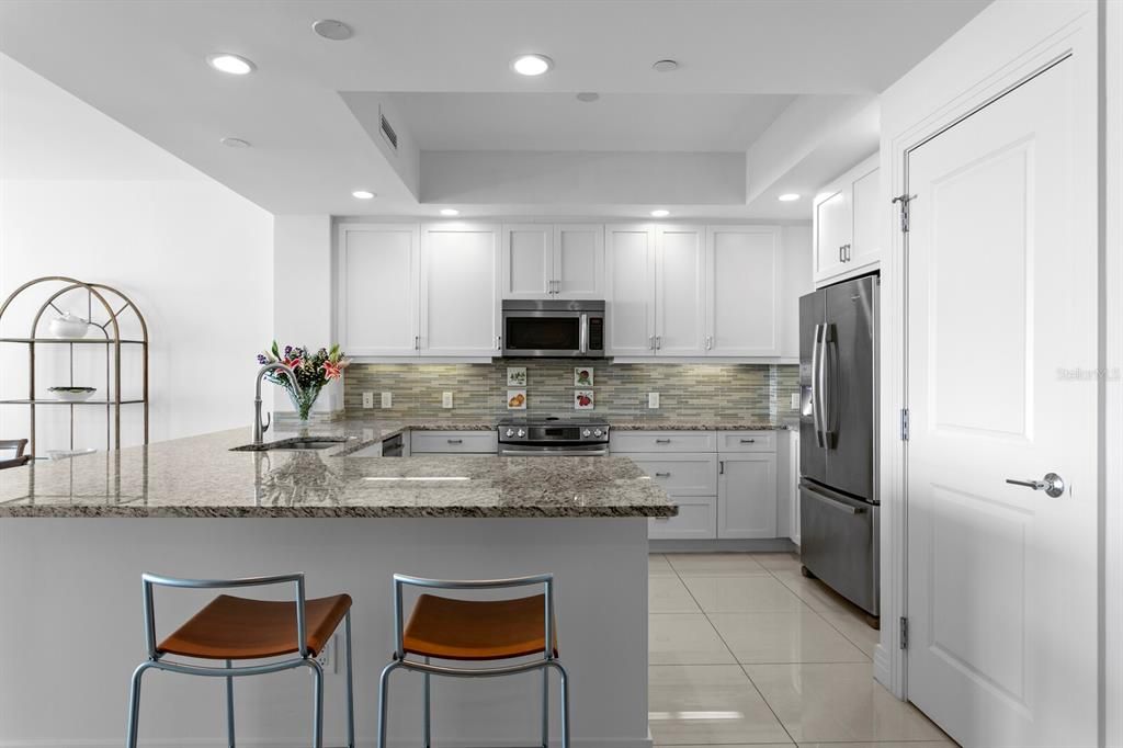 For Sale: $995,000 (2 beds, 2 baths, 1711 Square Feet)