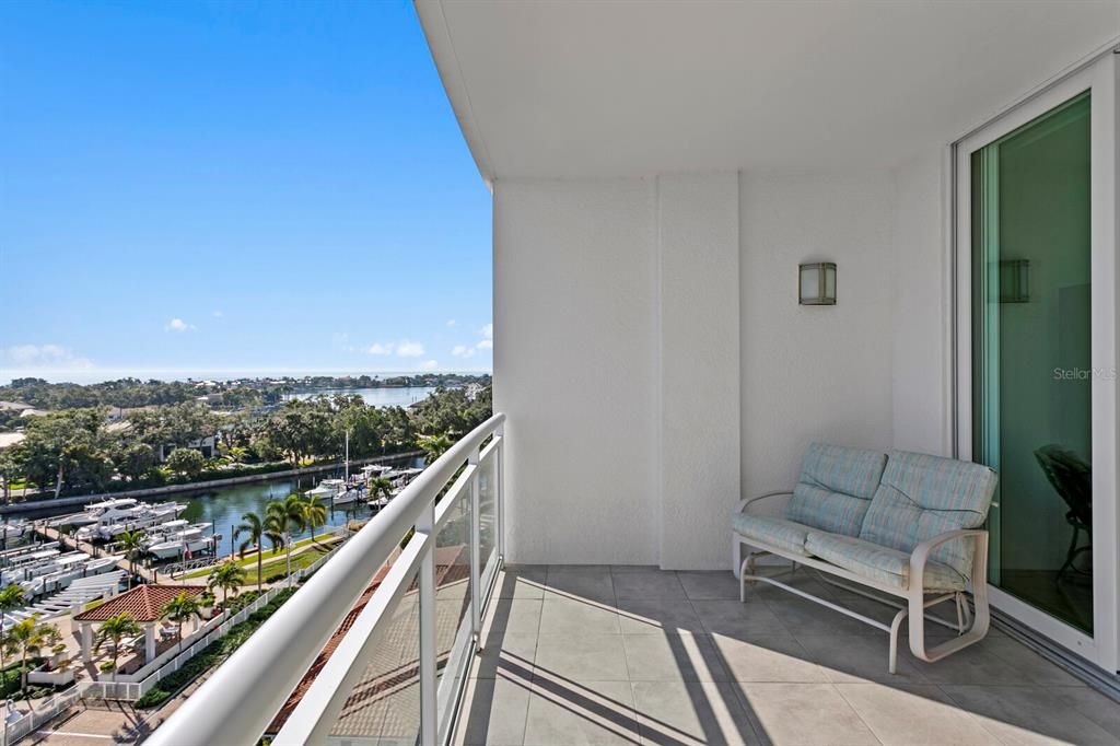 For Sale: $995,000 (2 beds, 2 baths, 1711 Square Feet)