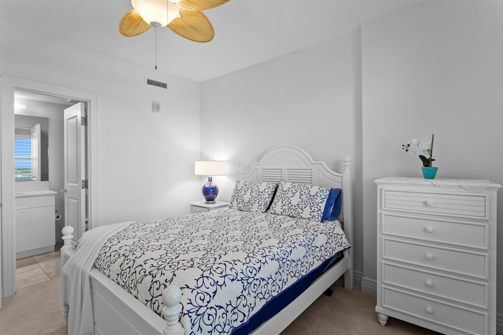 For Sale: $995,000 (2 beds, 2 baths, 1711 Square Feet)