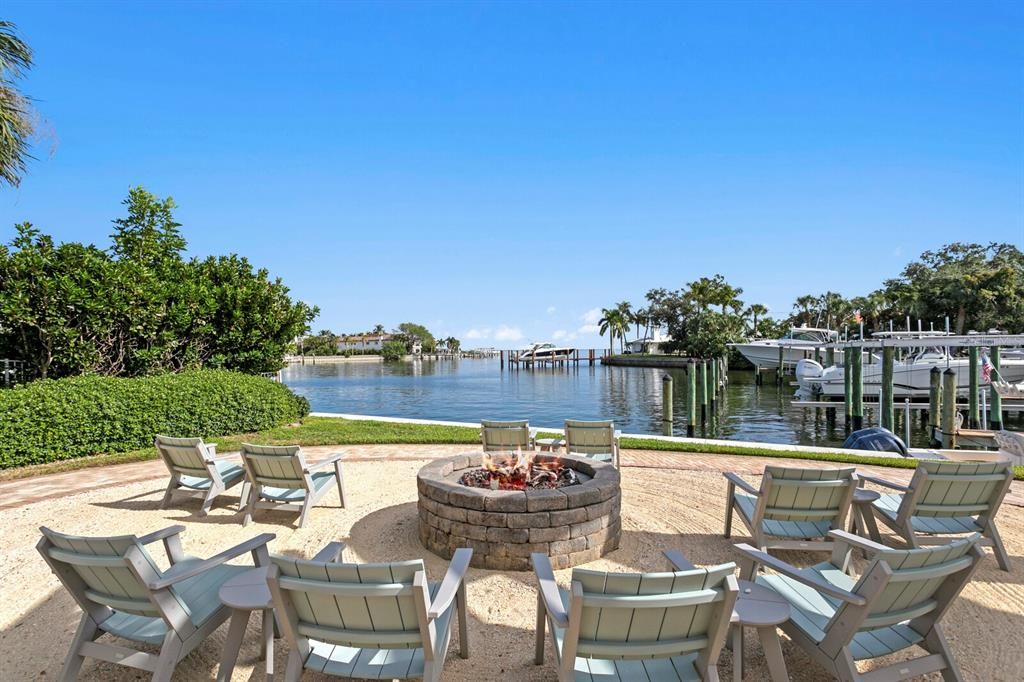 For Sale: $995,000 (2 beds, 2 baths, 1711 Square Feet)