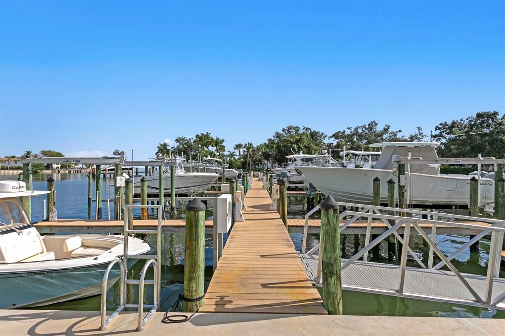 For Sale: $995,000 (2 beds, 2 baths, 1711 Square Feet)