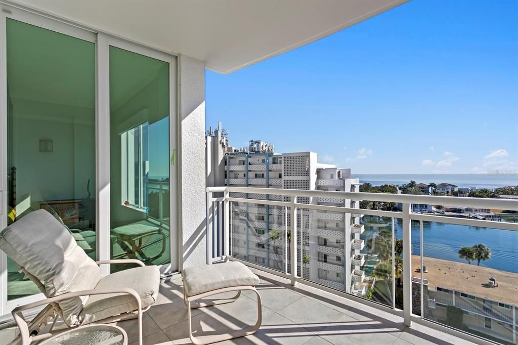 For Sale: $995,000 (2 beds, 2 baths, 1711 Square Feet)