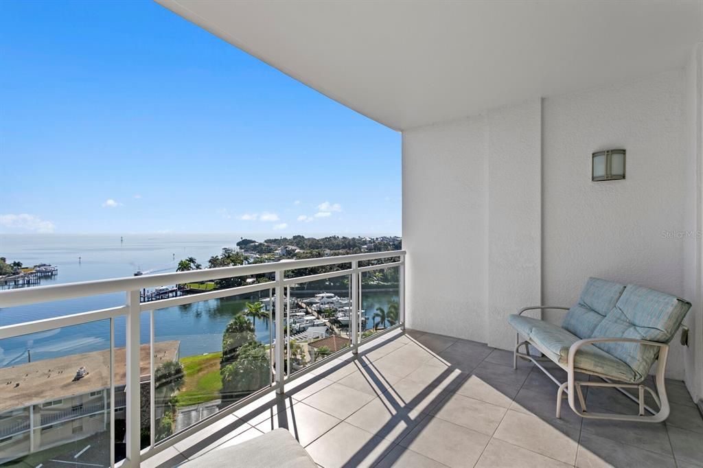 For Sale: $995,000 (2 beds, 2 baths, 1711 Square Feet)