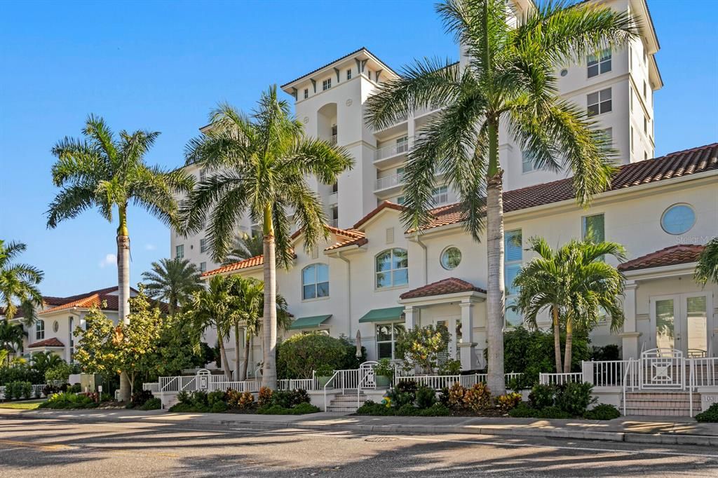 For Sale: $995,000 (2 beds, 2 baths, 1711 Square Feet)