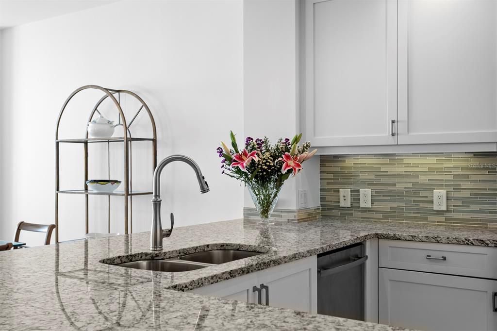 For Sale: $995,000 (2 beds, 2 baths, 1711 Square Feet)