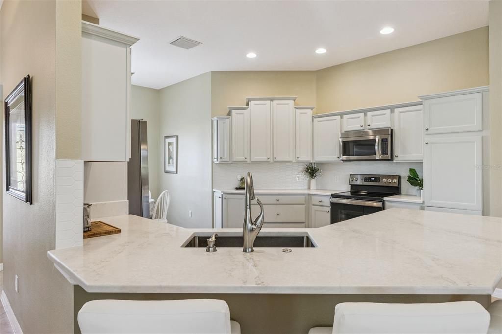 На продажу: $875,000 (3 спален, 2 ванн, 1956 Квадратных фут)