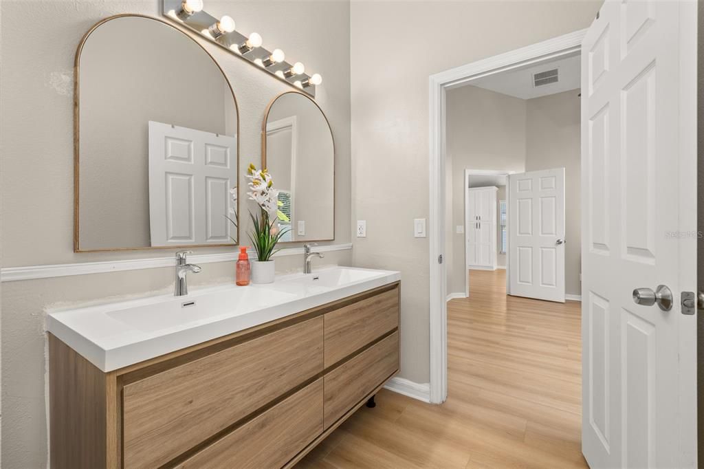 Active With Contract: $365,000 (4 beds, 2 baths, 1677 Square Feet)