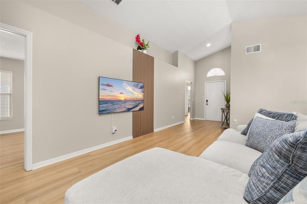 Active With Contract: $365,000 (4 beds, 2 baths, 1677 Square Feet)