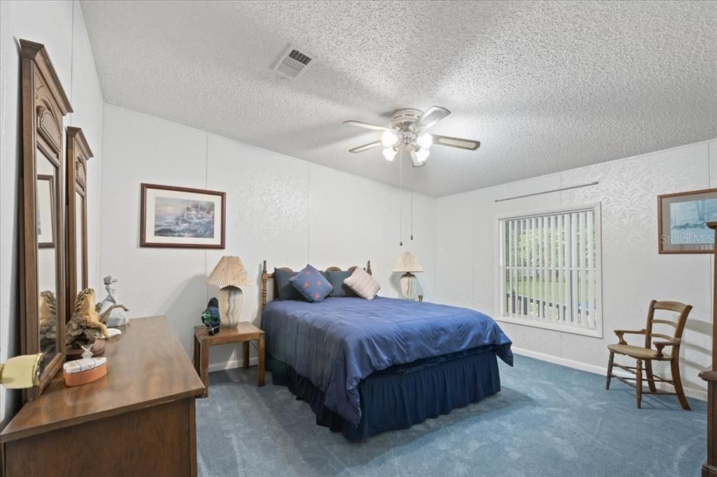 待售: $254,900 (4 贝兹, 2 浴室, 2356 平方英尺)