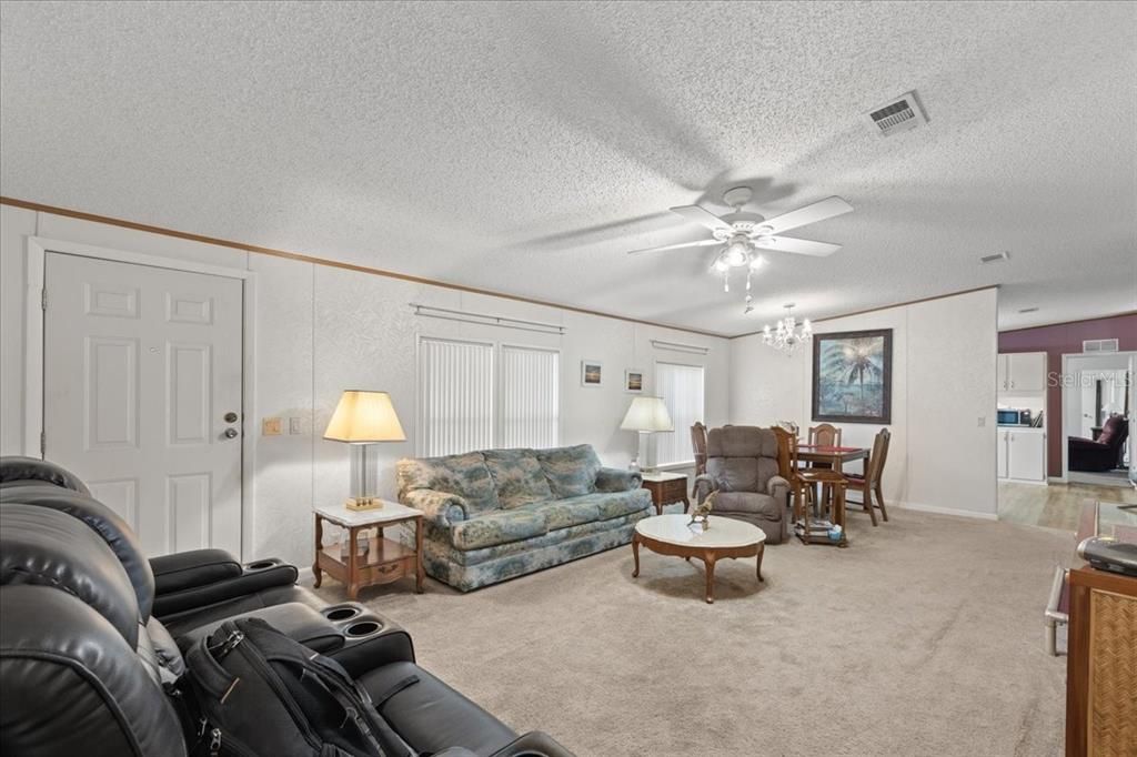 待售: $254,900 (4 贝兹, 2 浴室, 2356 平方英尺)