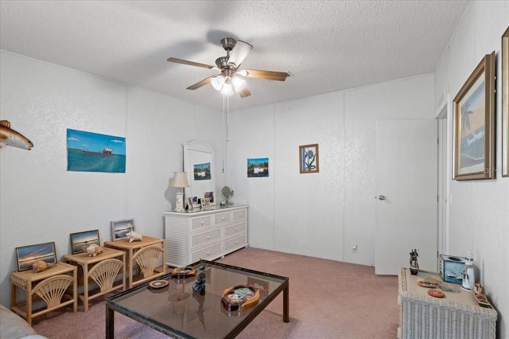 待售: $254,900 (4 贝兹, 2 浴室, 2356 平方英尺)