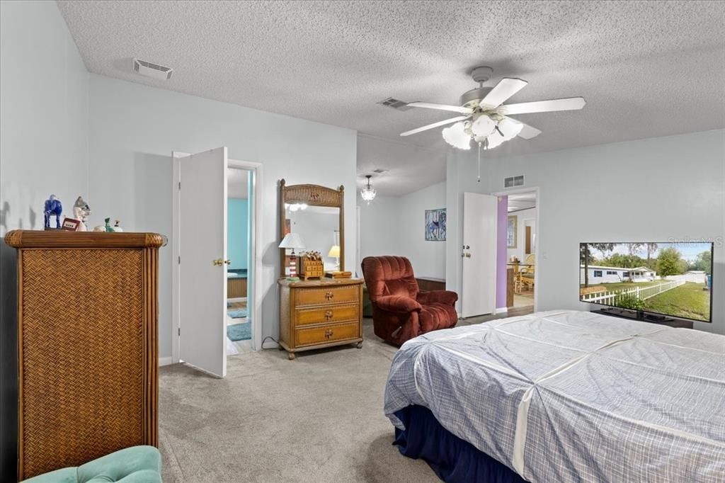 待售: $254,900 (4 贝兹, 2 浴室, 2356 平方英尺)