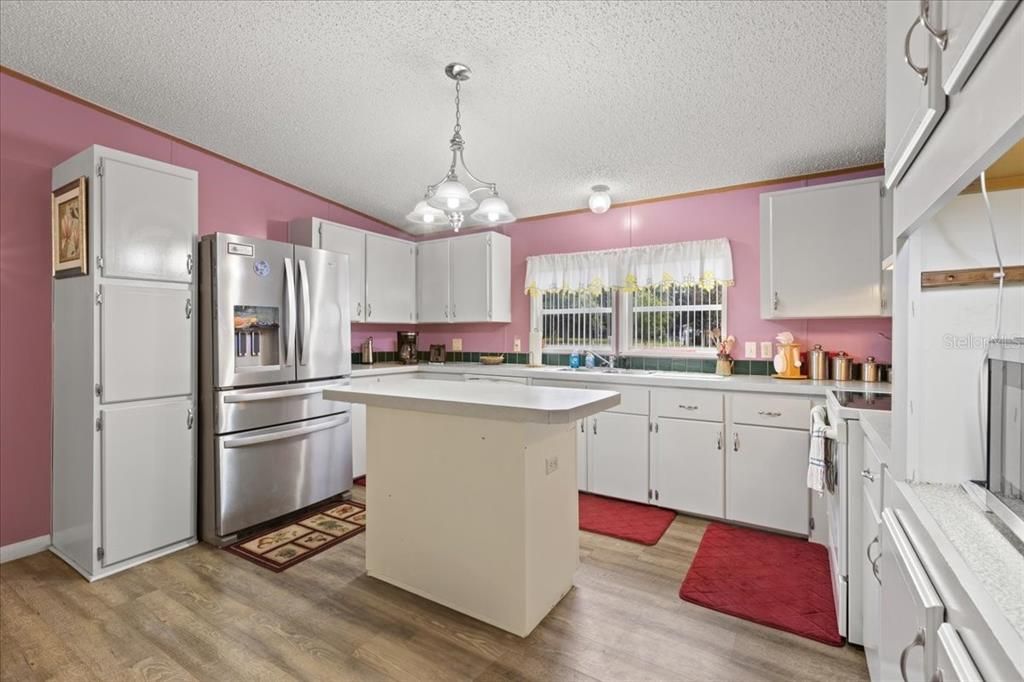 待售: $254,900 (4 贝兹, 2 浴室, 2356 平方英尺)