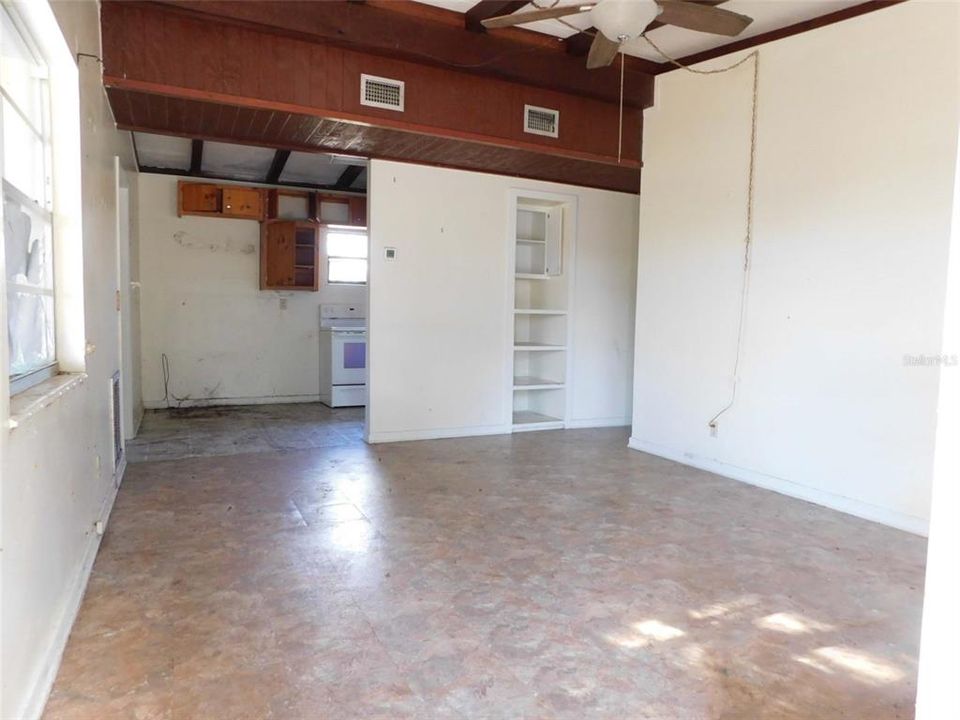 For Sale: $152,500 (3 beds, 1 baths, 1022 Square Feet)
