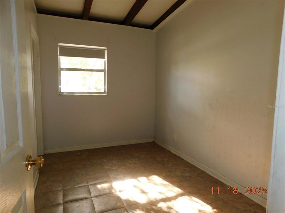 For Sale: $152,500 (3 beds, 1 baths, 1022 Square Feet)
