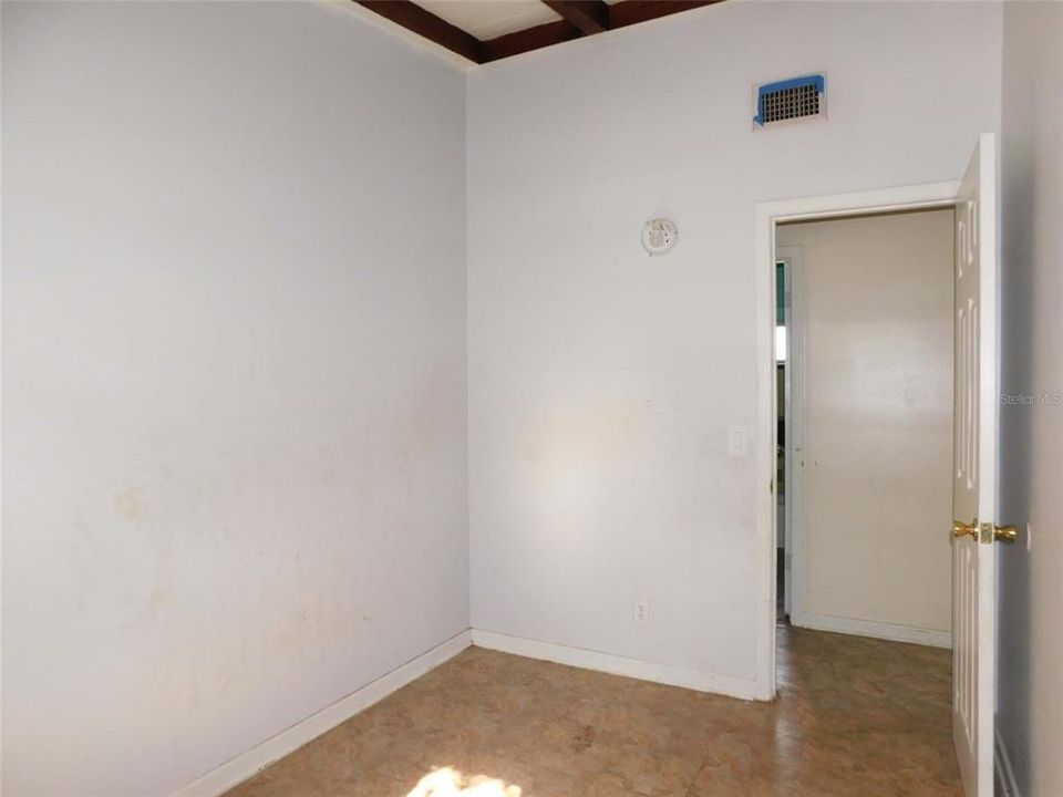 For Sale: $152,500 (3 beds, 1 baths, 1022 Square Feet)