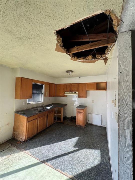 На продажу: $159,900 (3 спален, 1 ванн, 998 Квадратных фут)