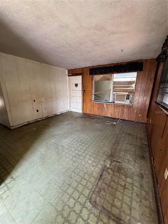 На продажу: $159,900 (3 спален, 1 ванн, 998 Квадратных фут)