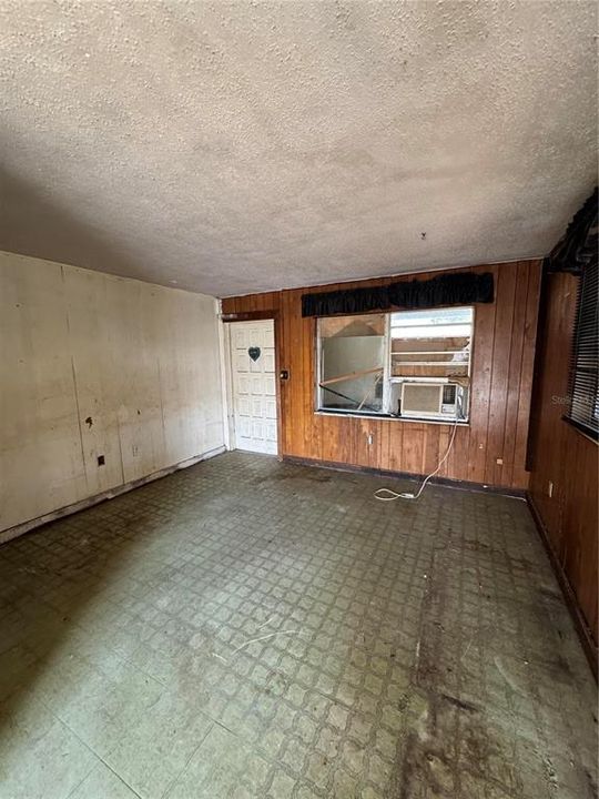 На продажу: $159,900 (3 спален, 1 ванн, 998 Квадратных фут)