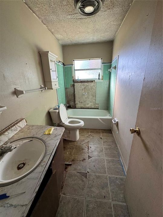 На продажу: $159,900 (3 спален, 1 ванн, 998 Квадратных фут)