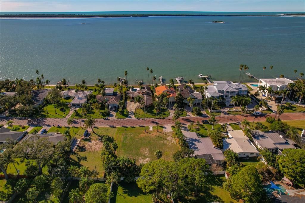 На продажу: $587,000 (0.17 acres)